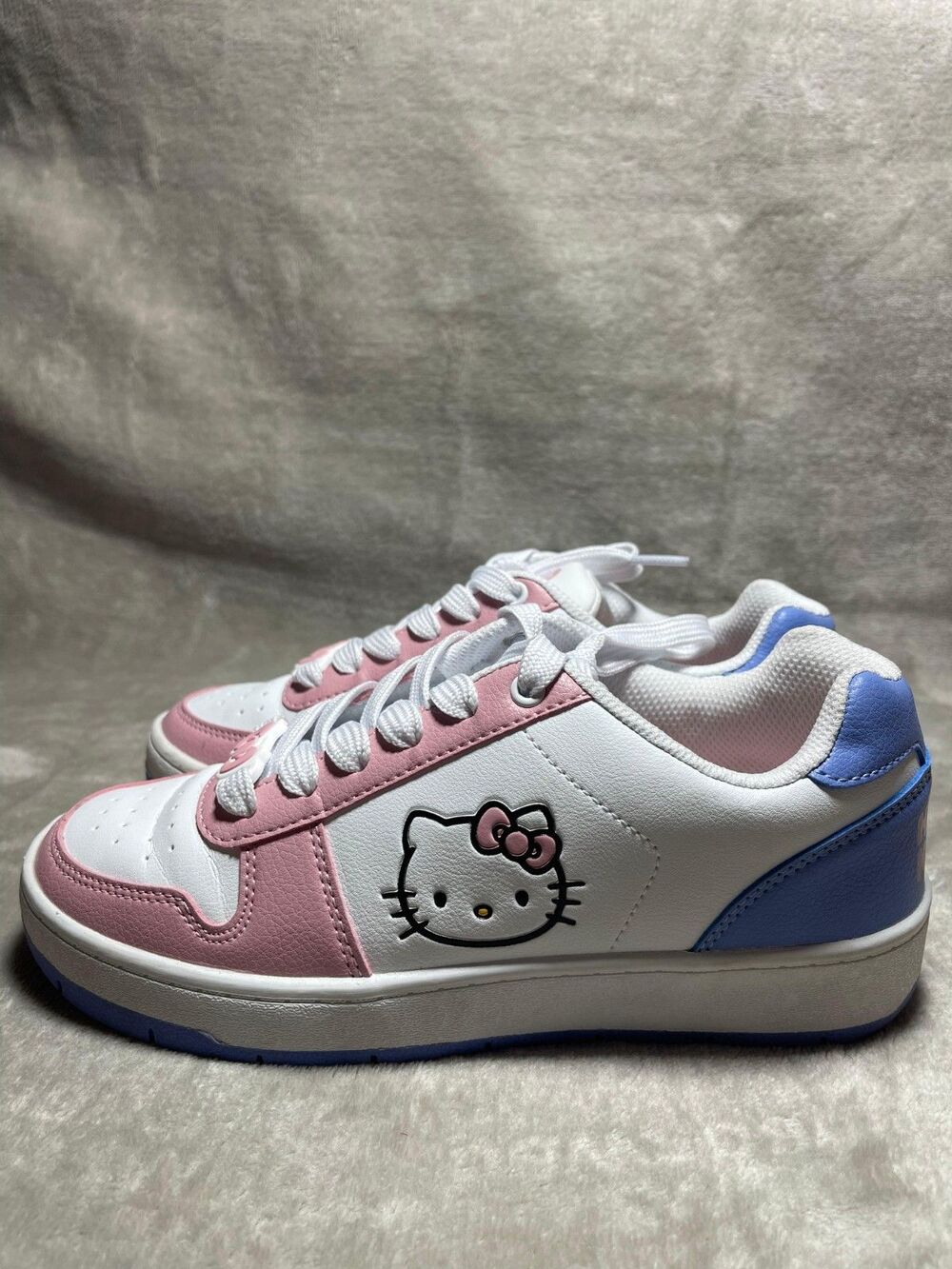 Hello Kitty Sneakers Women's Size 7 White Low Top Graphic Pink Sanrio